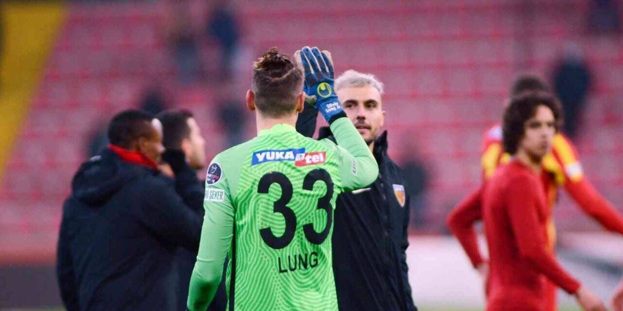 Kayserispor’da 2 kaleci forma giydi