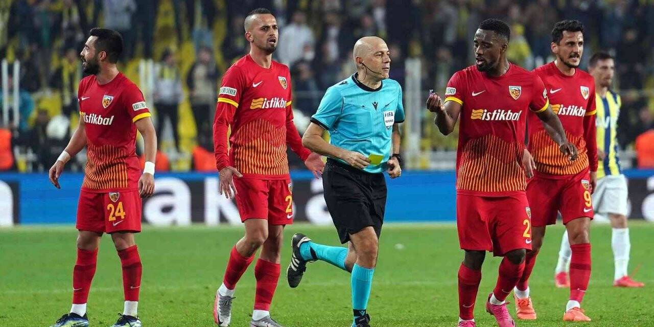 Kayserispor 3 kez kırmızı kart gördü