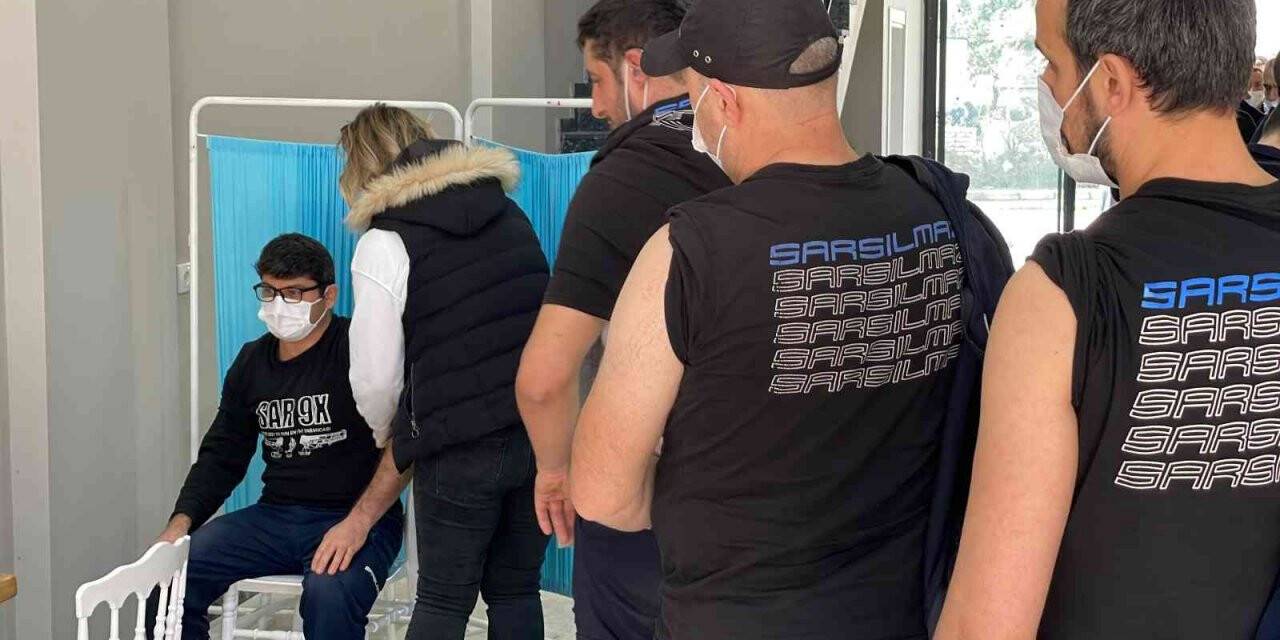 İşçiler aşı için sıraya girdi
