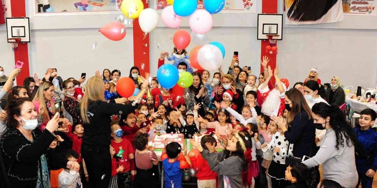 Balçovalı miniklere yeni yıl eğlencesi