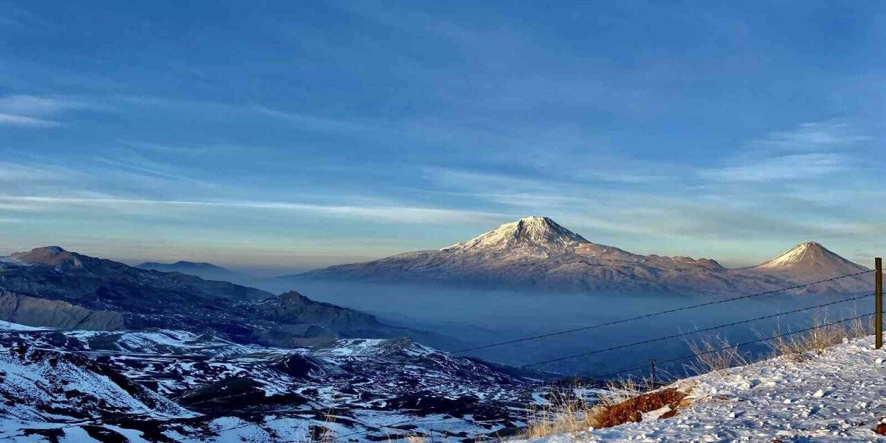Ağrı Dağı ihtişamıyla göz kamaştırıyor