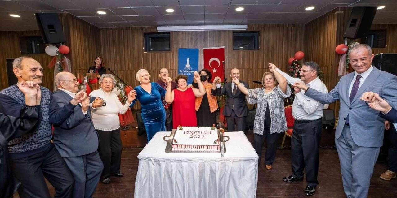 Başkan Soyer huzurevi sakinlerinin yeni yılını kutladı