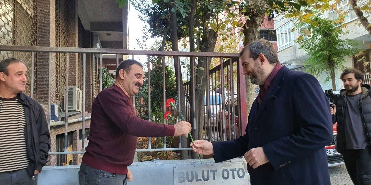 Başkan Bünyamin Demir, Güngören’de sokak sokak gezerek vatandaşların sorunlarını dinliyor