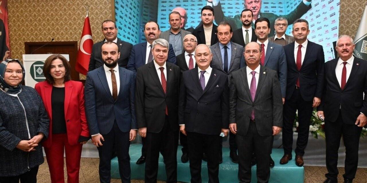Başkan Kara, AK Parti’lilere projelerini anlattı