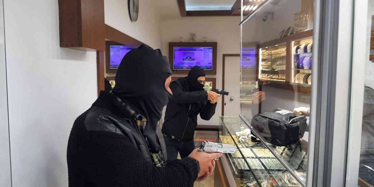 Nefes kesen kuyumcu soygunu tatbikatı