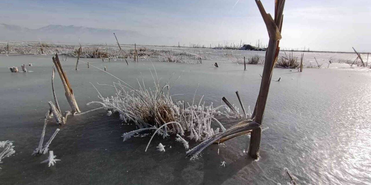 Erzurum’da buz kesen nehirlerde görsel şölen