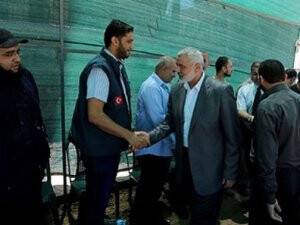 Haniye Gazze'de Taziye Çadırını Ziyaret Etti