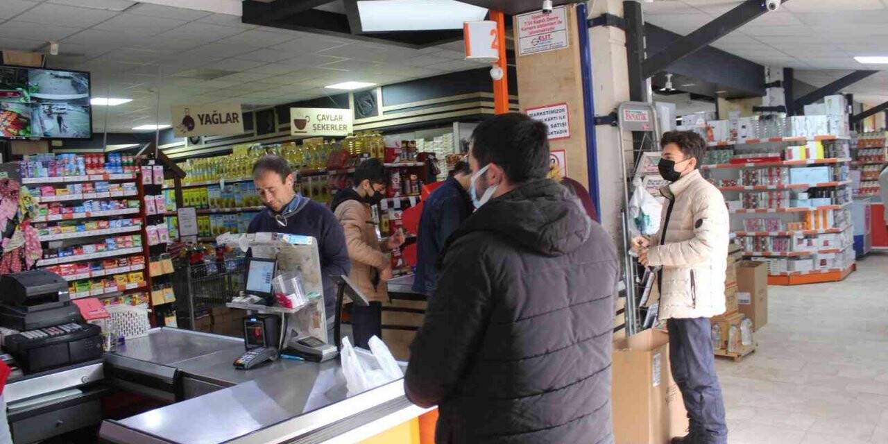 Afyonkarahisar’da yerel market zinciri birçok üründe indirime gitti