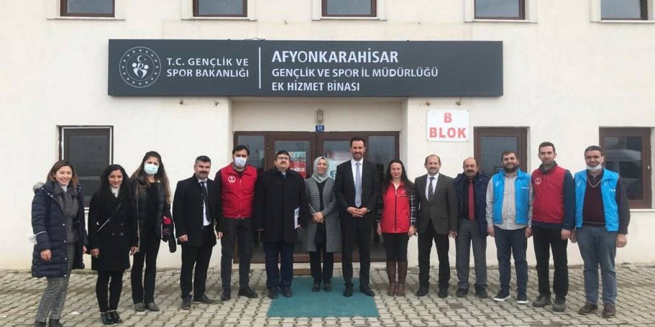 Şampiyonlar ödüllerini Kahyaoğlu’ndan aldı
