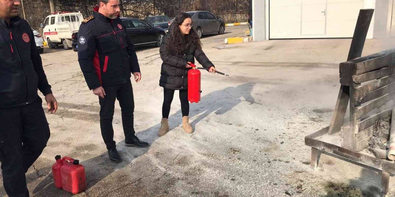 Elazığ’da üniversite öğrencilerine yönelik yangın eğitimi ve tatbikatı