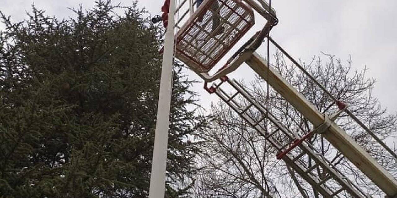 Makaraya dolanan bayrak madencilerin duyarlılığı sayesinde kurtarıldı