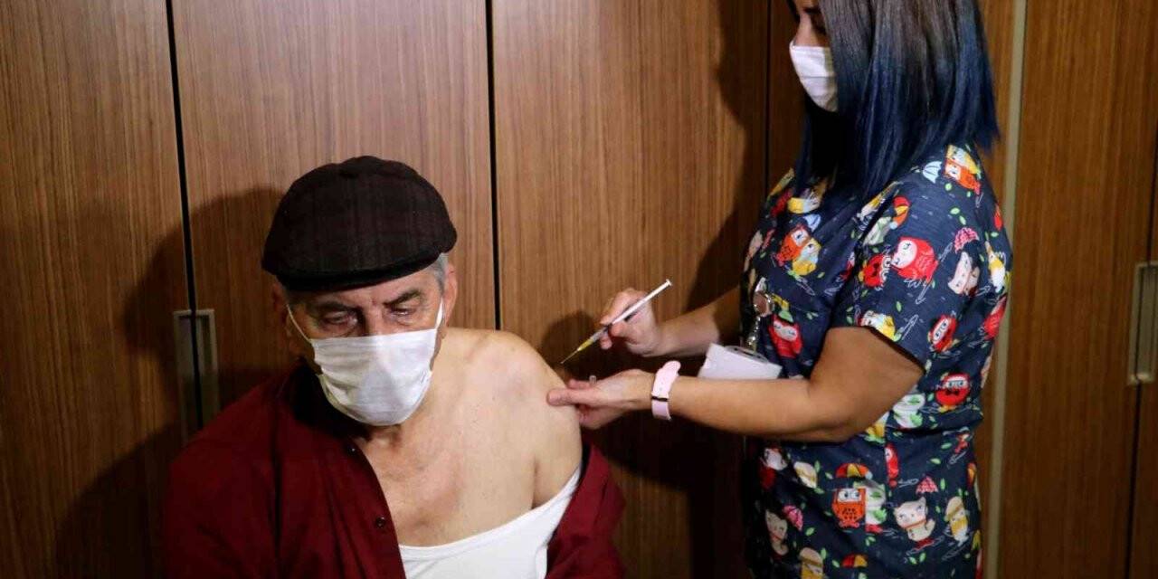 Yerli aşıyı yaptırdı, aşısızlara sitem etti