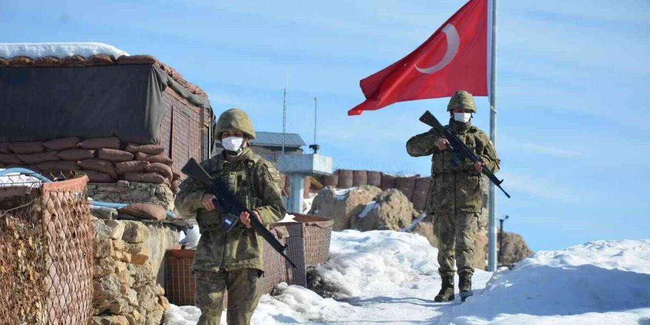 Mehmetçik sınırda ailesiyle görüşerek yeni yıla girdi
