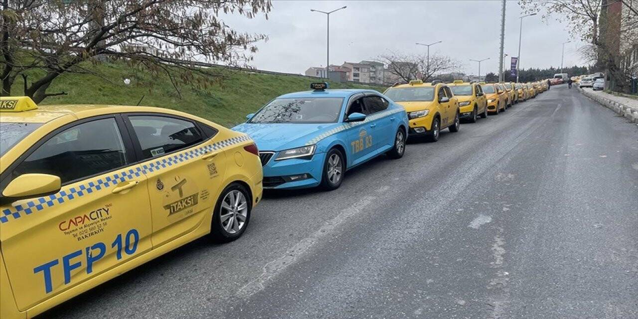 İstanbul’da taksi sürücüleri tarife güncellemek için sıraya girdi