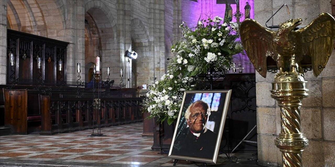 Güney Afrika, apartheid ile mücadelenin simgesi Tutu'yu son yolculuğuna uğurluyor