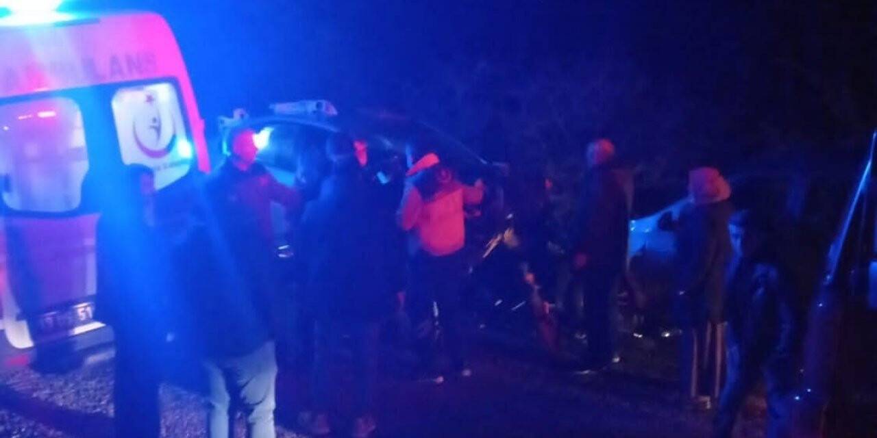 Çorum’da iki otomobil kafa kafaya çarpıştı: 6 yaralı