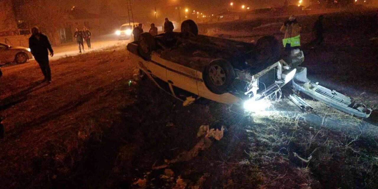 Oto fareleri polisten kaçarken kaza yaptı