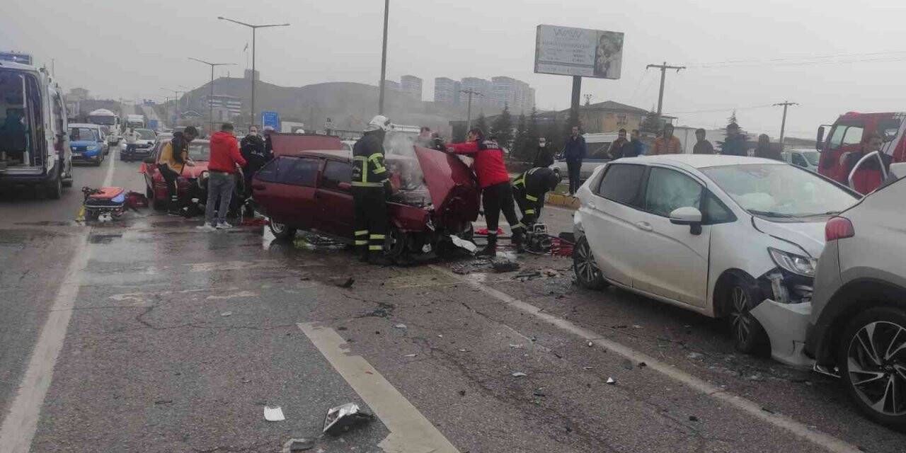 Kırıkkale’de zincirleme trafik kazası: 5 yaralı