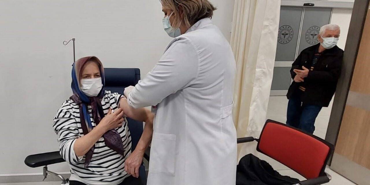 Tekirdağ’da yerli aşıya ilgi büyük: Yerli ve milli aşıyı yapmanın mutluluğunu yaşıyorlar