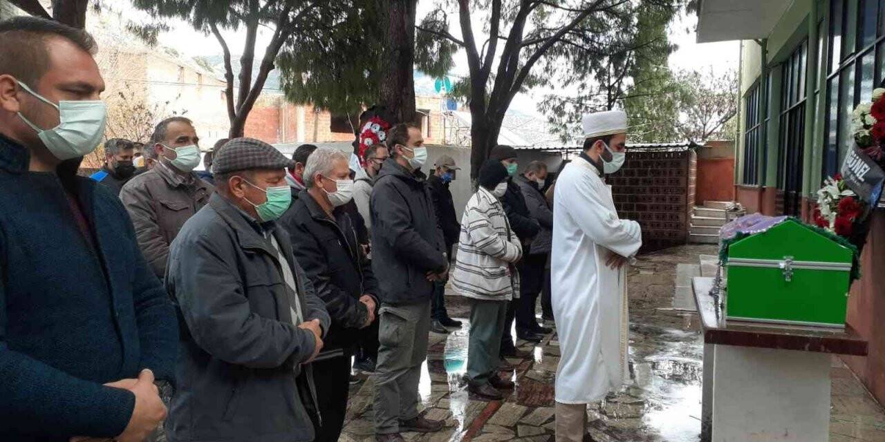 Kazada hayatını kaybeden minik Cemre dualarla defnedildi