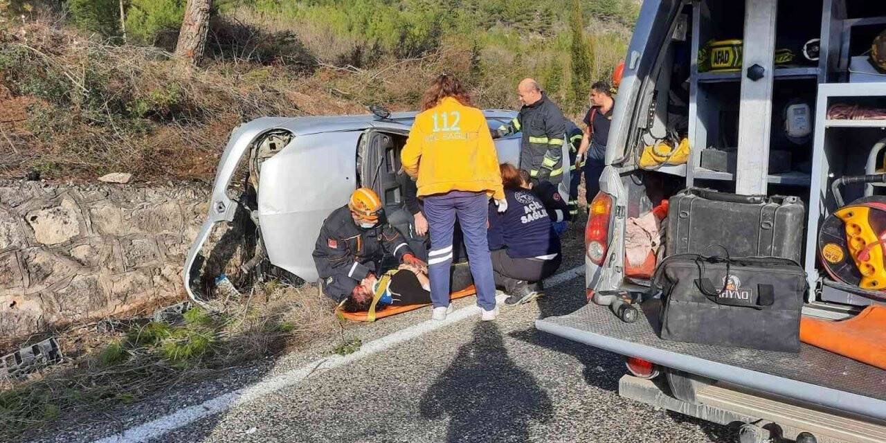 Yoldan çıkan otomobil devrildi: 2 yaralı
