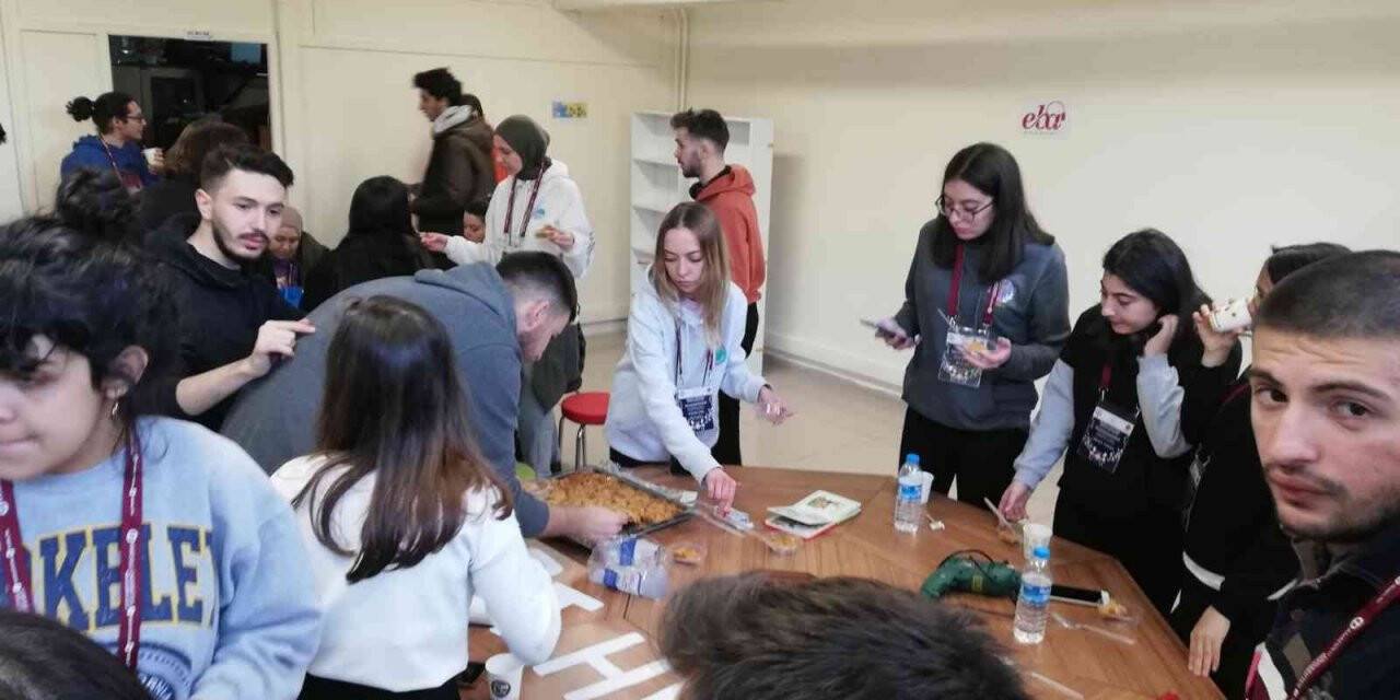 Eskişehir’den gelen üniversite öğrencileri, Daday’da kütüphane oluşturuyor