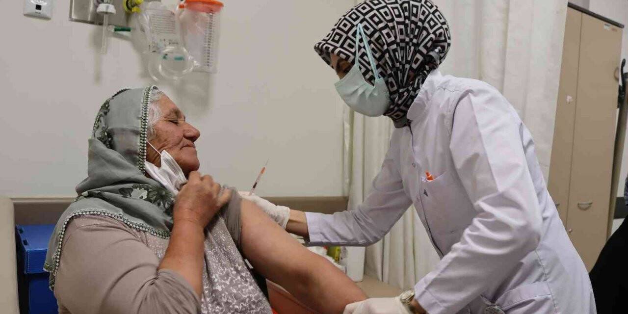 Kayseri Şehir Hastanesi’nde ’Turkovac’ yoğunluğu