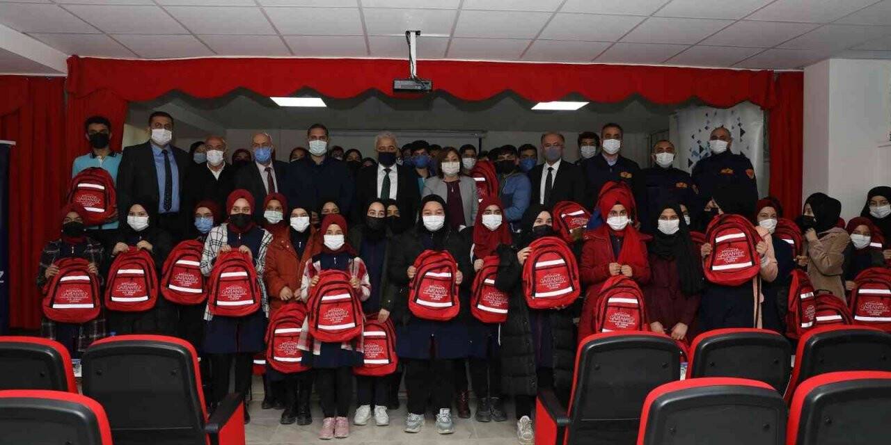 Öğrencilere deprem riskine karşı eğitim