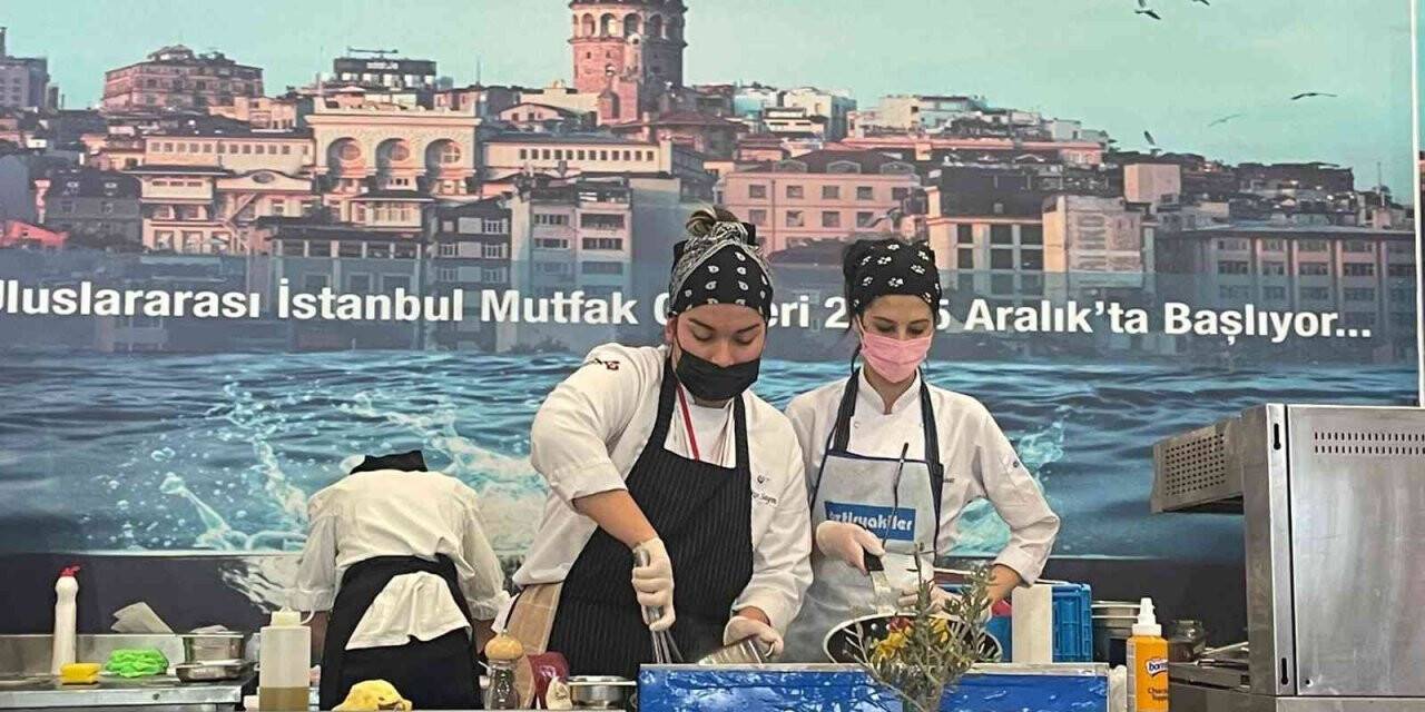 Aşçılık eğitimi gören Çeşmeli öğrencilerden büyük başarı