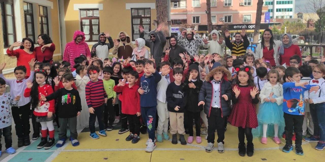 Turgutlu Belediyesi Tiyatro Ekibi çocukların sevincine ortak oldu