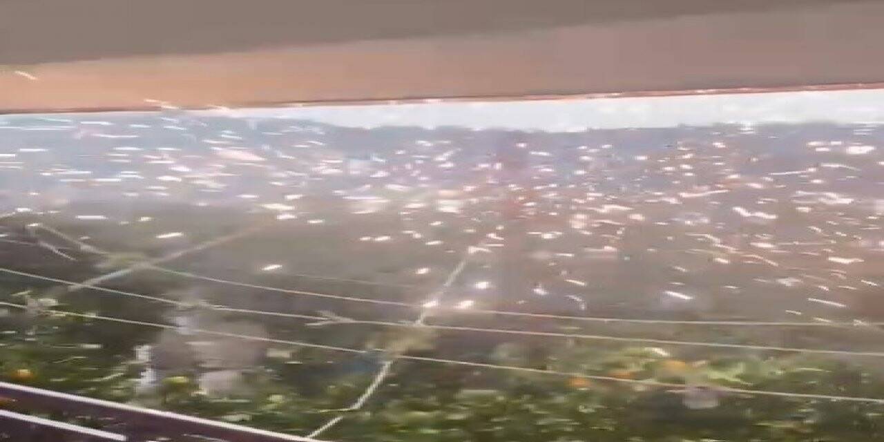 Kemer’de rüzgardan aşınan elektrik telleri patladı