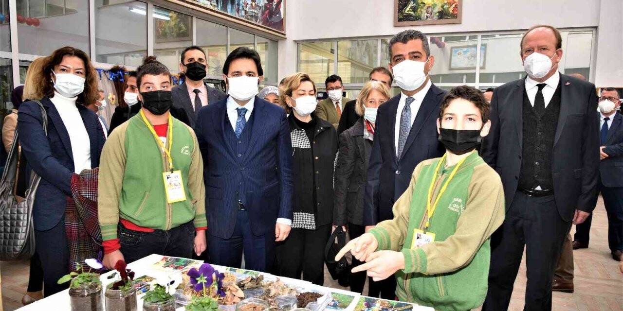 Özel öğrencilerin TÜBİTAK Bilim Fuarı, ziyaretçilerden büyük beğeni topladı