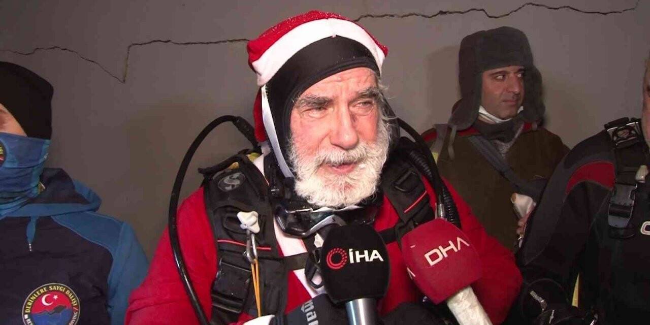 Kadıköy’de Noel baba sokak hayvanları için denize daldı