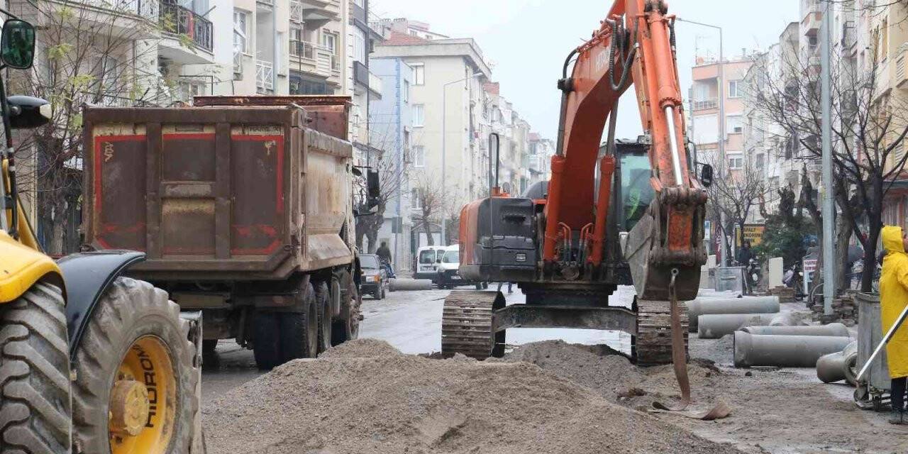 Akhisar’ın prestij caddelerinde hummalı çalışma