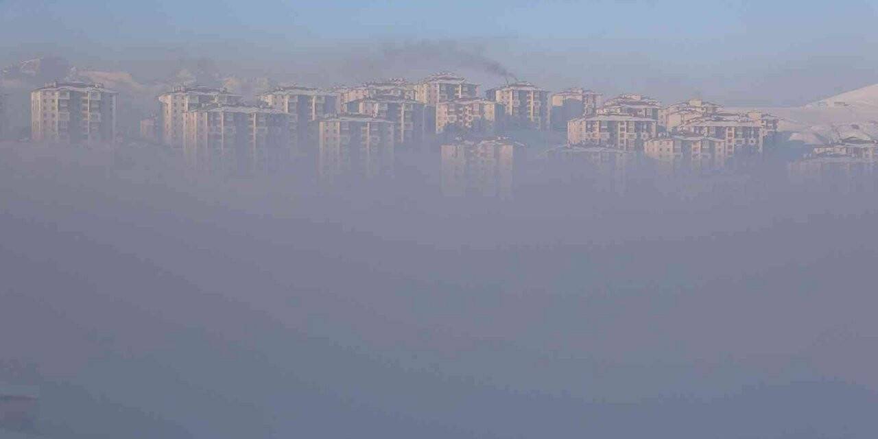 Yüksekova sis altında