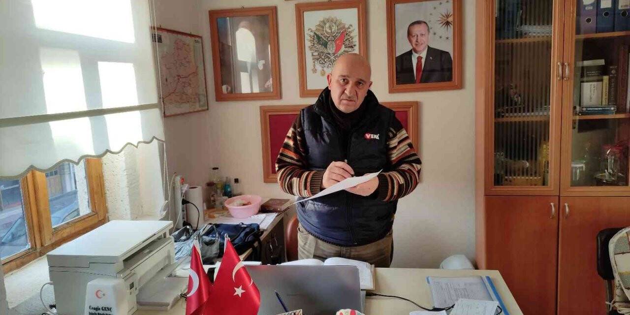 Mahalle muhtarları tüm mesailerini kedi ve  köpekleri kayıt altına almaya harcıyor