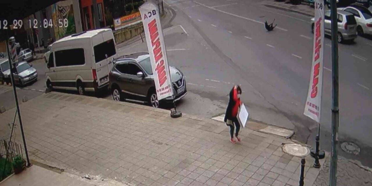 Kadıköy’de köpeğe çarpan sürücü umursamadan kaçtı