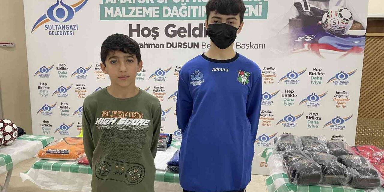 Sultangazi’de Amatör Spor Kulüplerine malzeme dağıtımı yapıldı