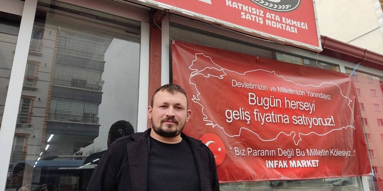 ‘Devletimizin ve milletimizin yanındayız’ diyen esnaf, marketindeki her şeyi maliyetine satıyor