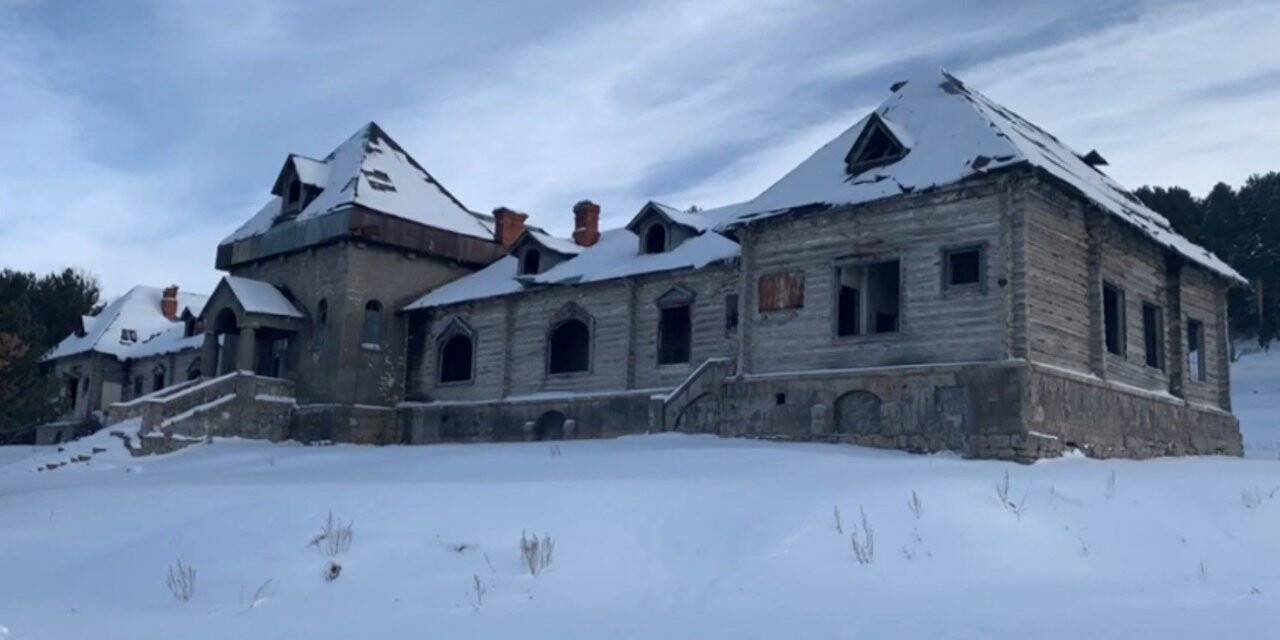 Sarıkamış’ta Rus çarının av köşkü görenleri büyülüyor