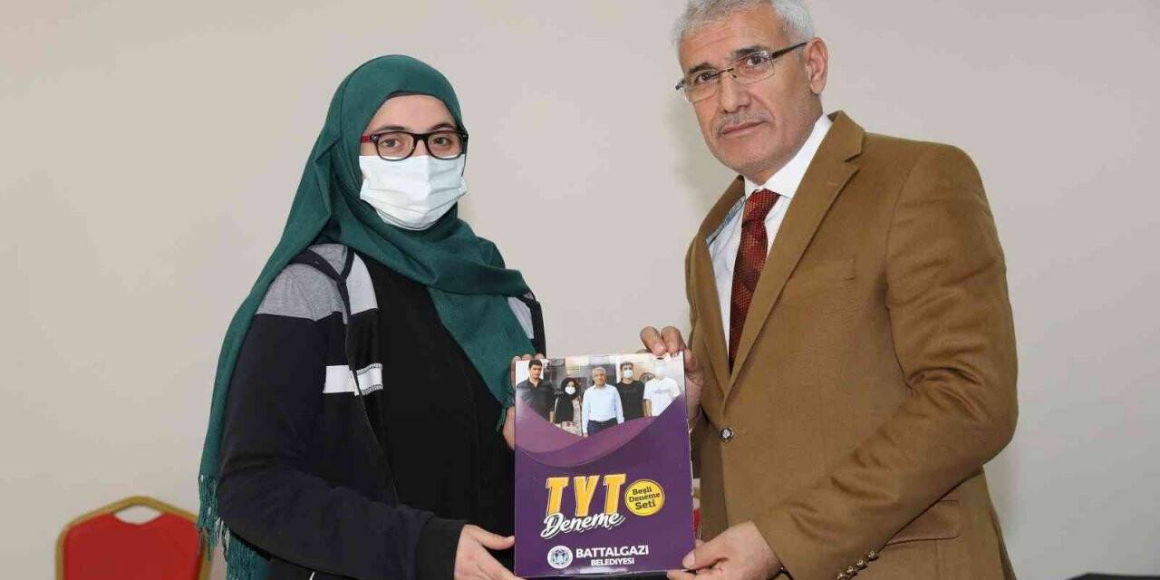 Battalgazi’de 4 bin 105 öğrenciye sınav desteği