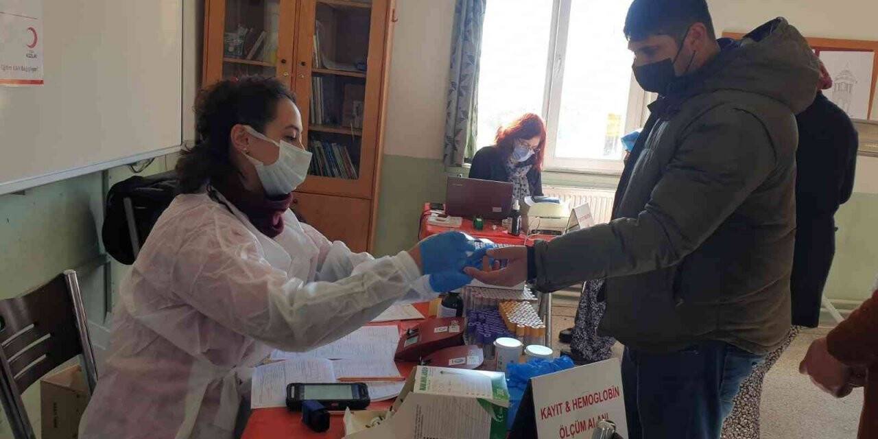 Öğrenciler ailelerini kan vermeye teşvik etti