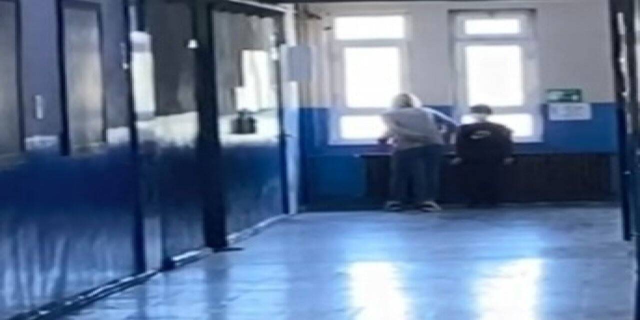 İlkokul öğrencisine cetvelli dayak