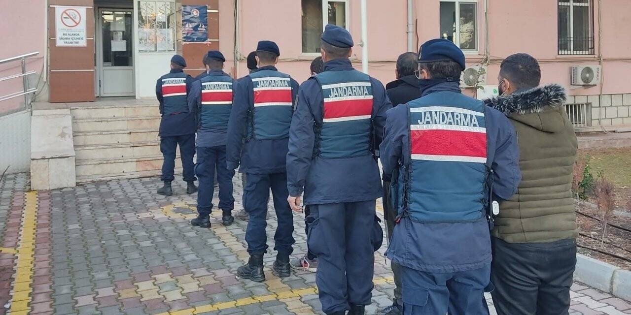 Seradan sulama borularını çalan 4 şüpheli yakalandı