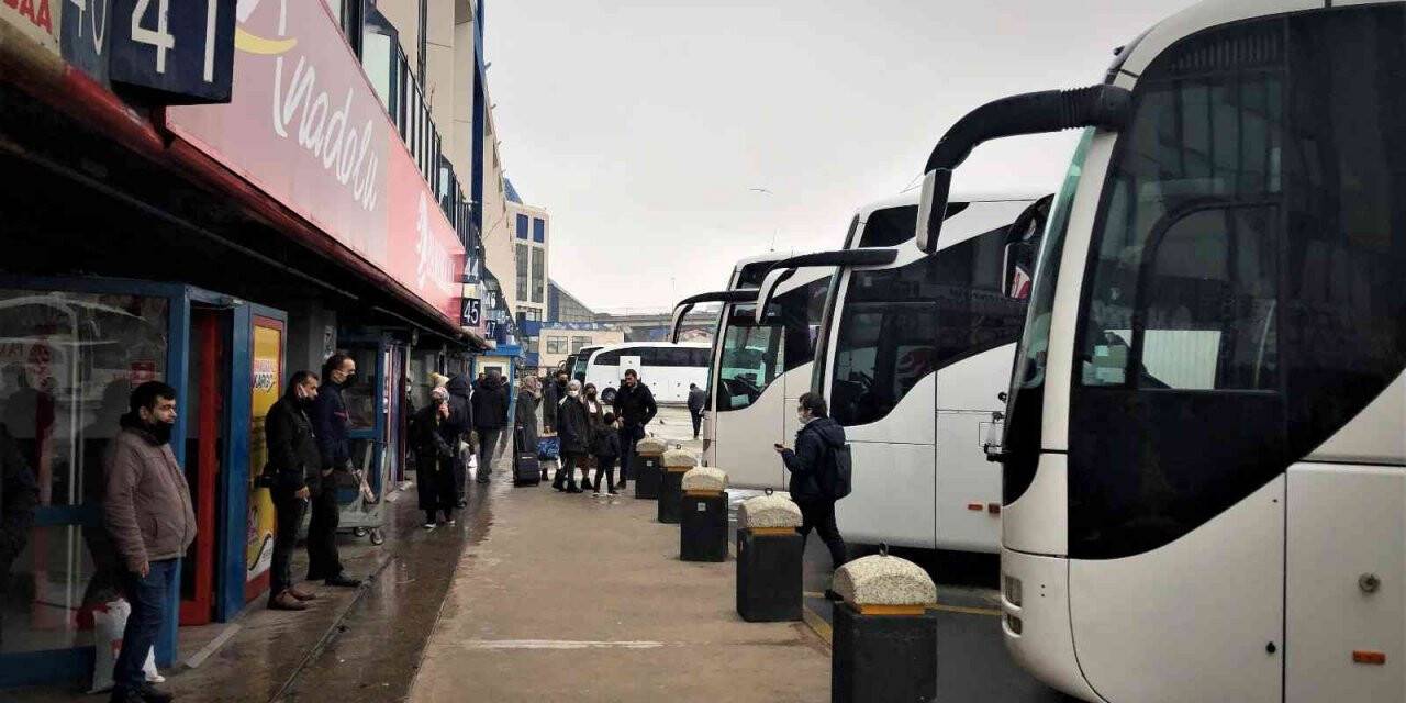 Yılın son gününde otogarda yoğunluk
