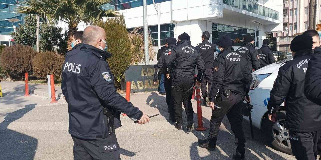 Adıyaman Adliyesinde bıçaklı ve sopalı kavga