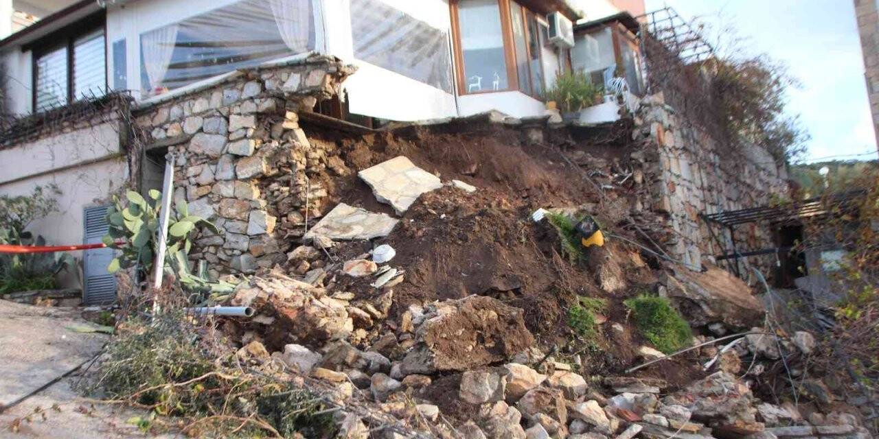 İstinat duvarı büyük bir gürültüyle yıkıldı
