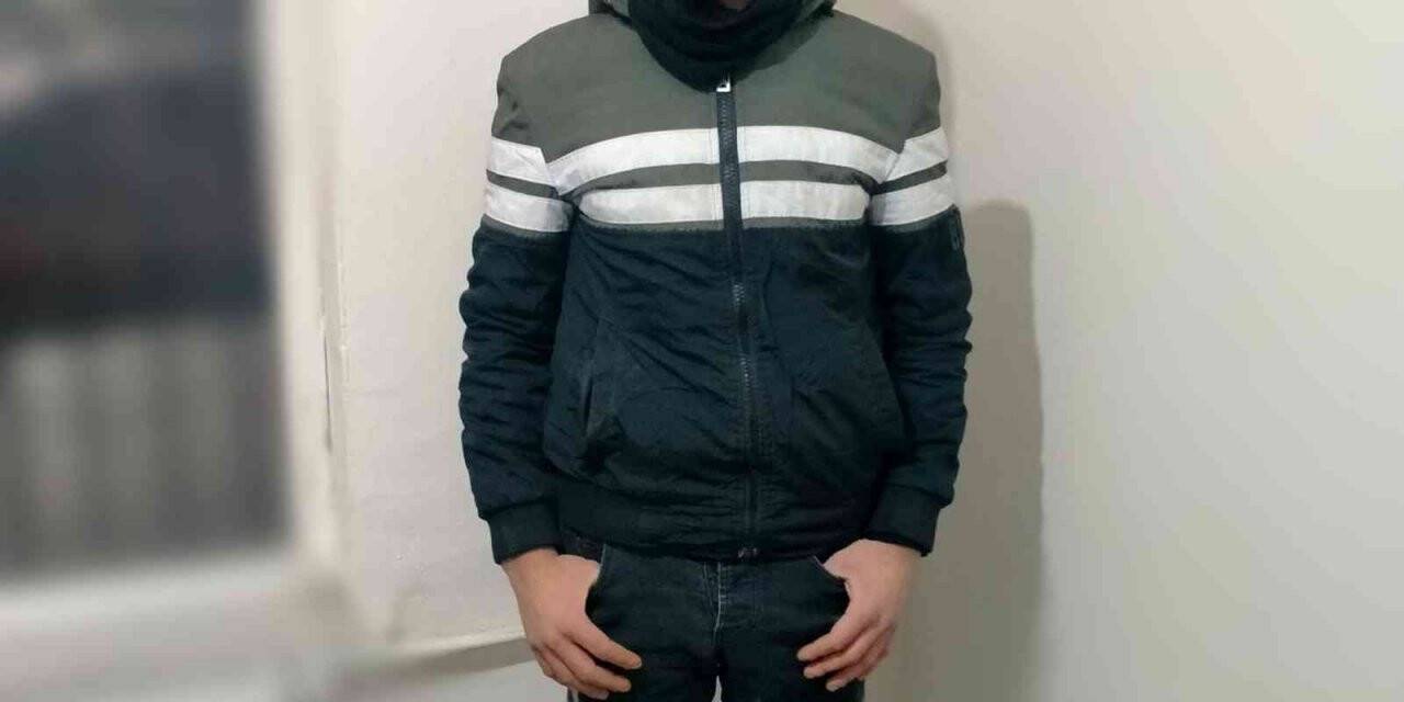 Güvenlik kamerası kayıt cihazını çalan hırsızları parmak izi yakalattı