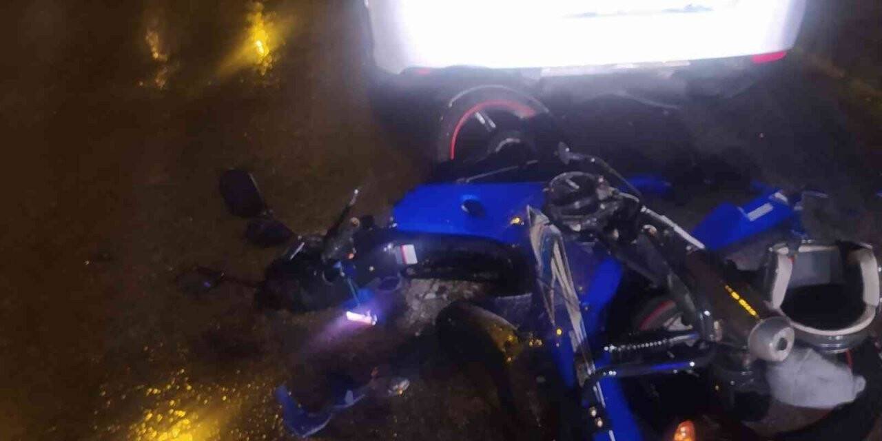 Alkollü motosiklet sürücüsü otomobile çarptı: 1 yaralı