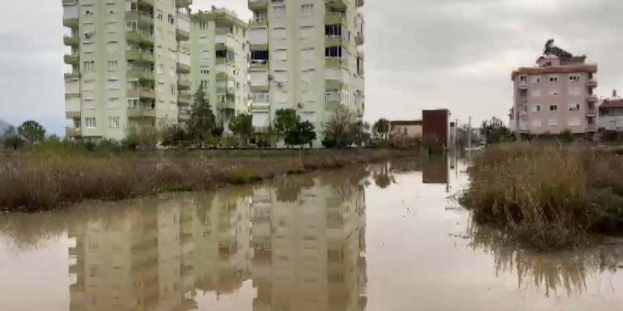 Kırmızı kodlu Finike’nin sokakları Venedik’e döndü
